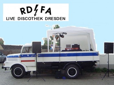 Der LKW dient als Bühne